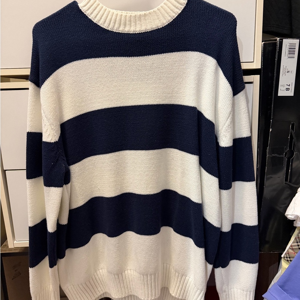 Jessica Simpson Men's Sweater in Navy and White Stripes